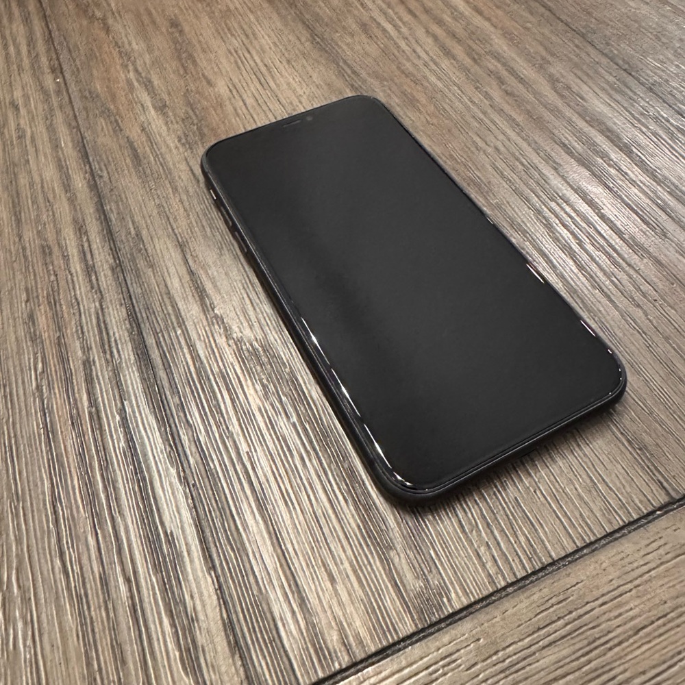 iPhone 11 - Picture 3 of 8